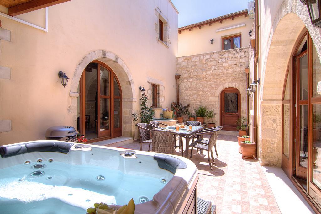 Askoutsi Manor, A Natural Tranquil Retreat, By Thinkvilla Agios Ioannis  Bagian luar foto