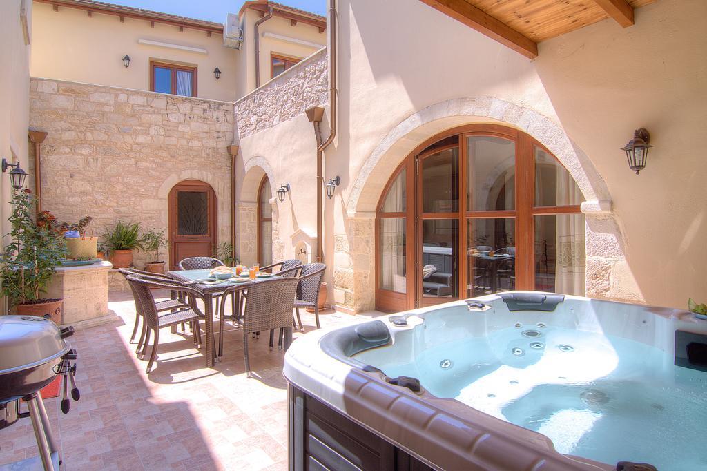Askoutsi Manor, A Natural Tranquil Retreat, By Thinkvilla Agios Ioannis  Bagian luar foto